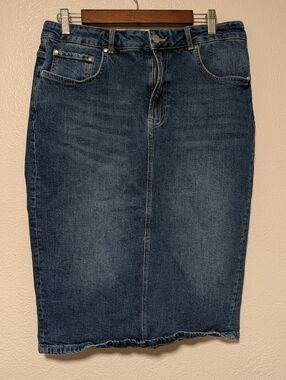 Pilcro blue denim Pencil skirt with silver button Sz 12